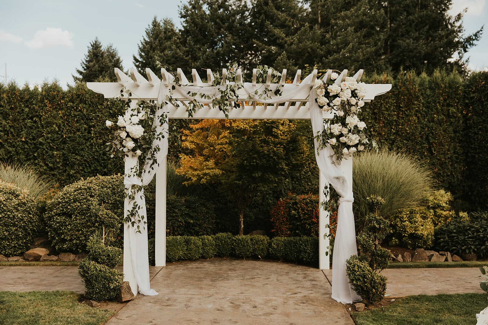 wedding arbor, classic wedding arbor, arbor decor, arch decor, floral installation, ceremony flowers, white and greenery florals, wedding flowers, portland wedding florist, portland wedding flowers, oregon wedding florist, oregon wedding flowers, classic romantic wedding, bride and groom, engaged, wedding day, wedding flowers, wedding florist