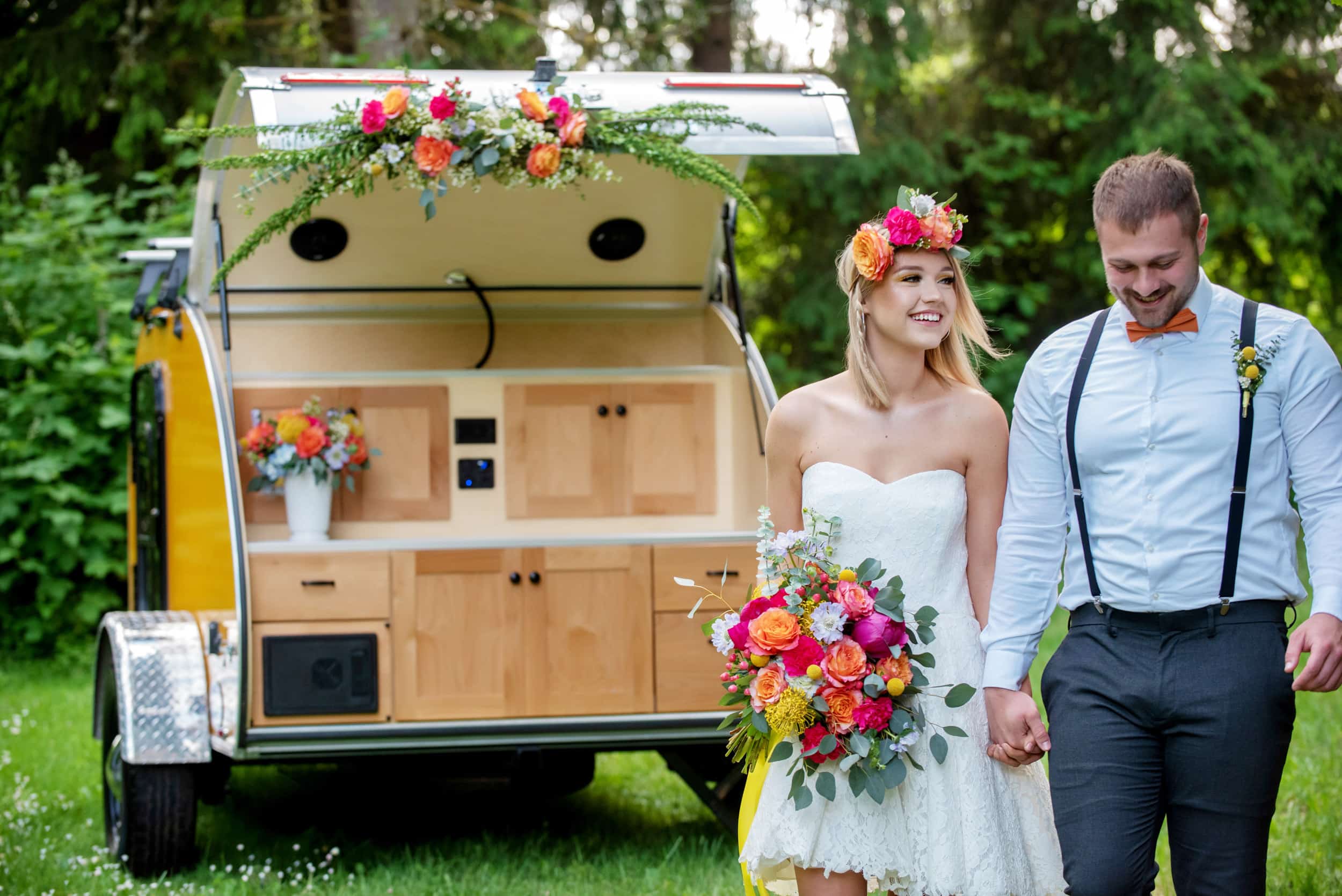 bride bouquet, bridal bouquet, bride and groom, adventure elopement, adventure wedding, camping wedding, Oregon outdoor wedding, elopement wedding, Pacific Northwest wedding, wedding photography