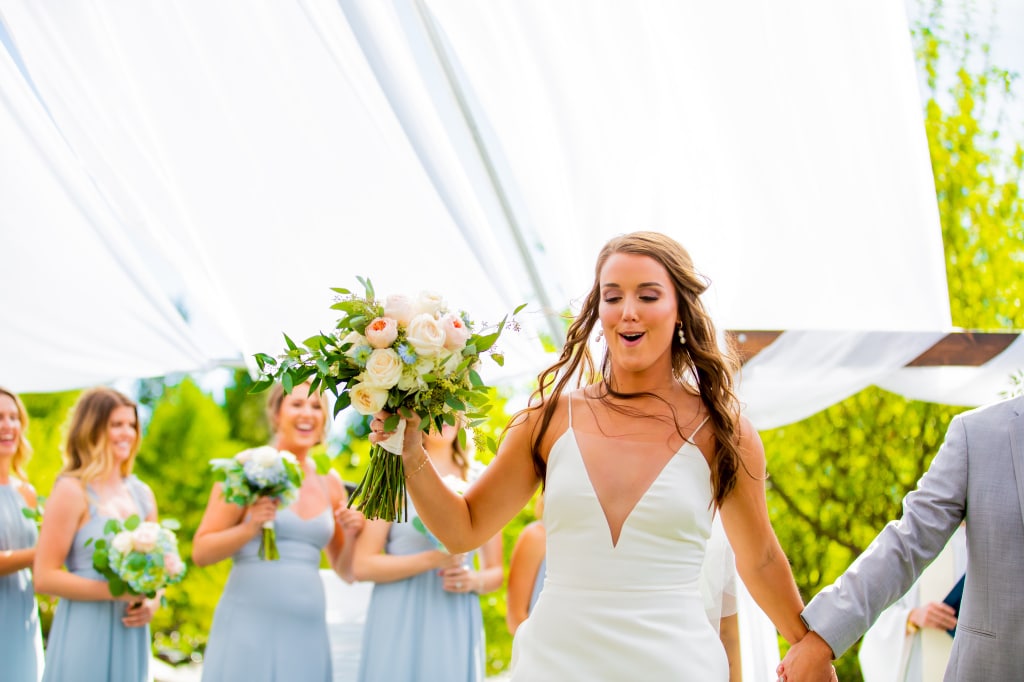 Read more about the article Summer Outdoor Wedding in Pastel Colors at Sunriver Resort in Sunriver, Oregon