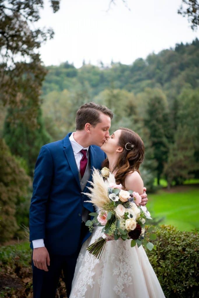 bride and groom, bridal bouquet, boho bouquet, pampas grass bouquet, anemone flowers, wedding day, wedding photo