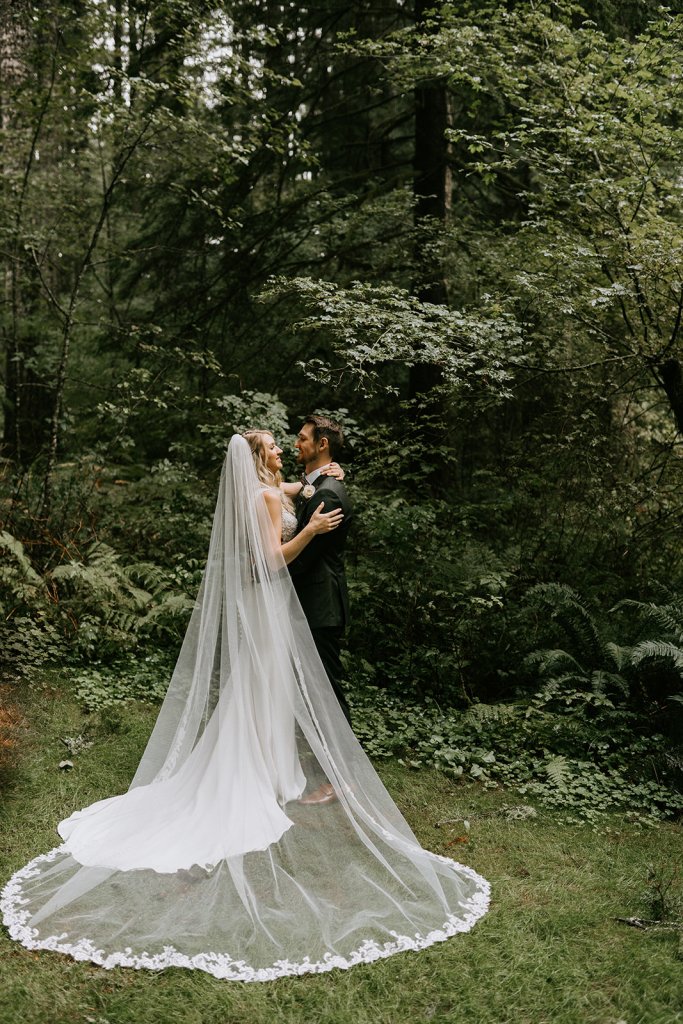 mountain cabin wedding, bride and groom, mount hood forest wedding, forest wedding, mountain wedding, oregon wedding, oregon wedding florist, portland wedding florist