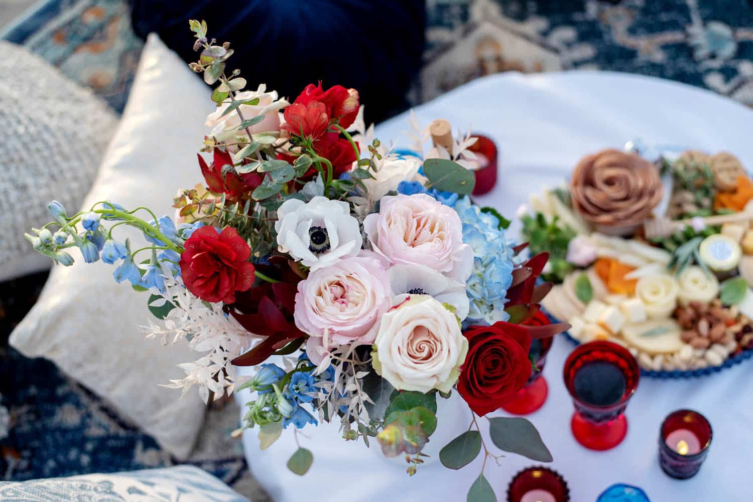 Red and blue elopement on oregon coast wedding flowers, oregon wedding flowers, portland wedding florist, oregon wedding florist, portland wedding flowers, elopement flowers, oregon coast wedding, oregon coast elopement