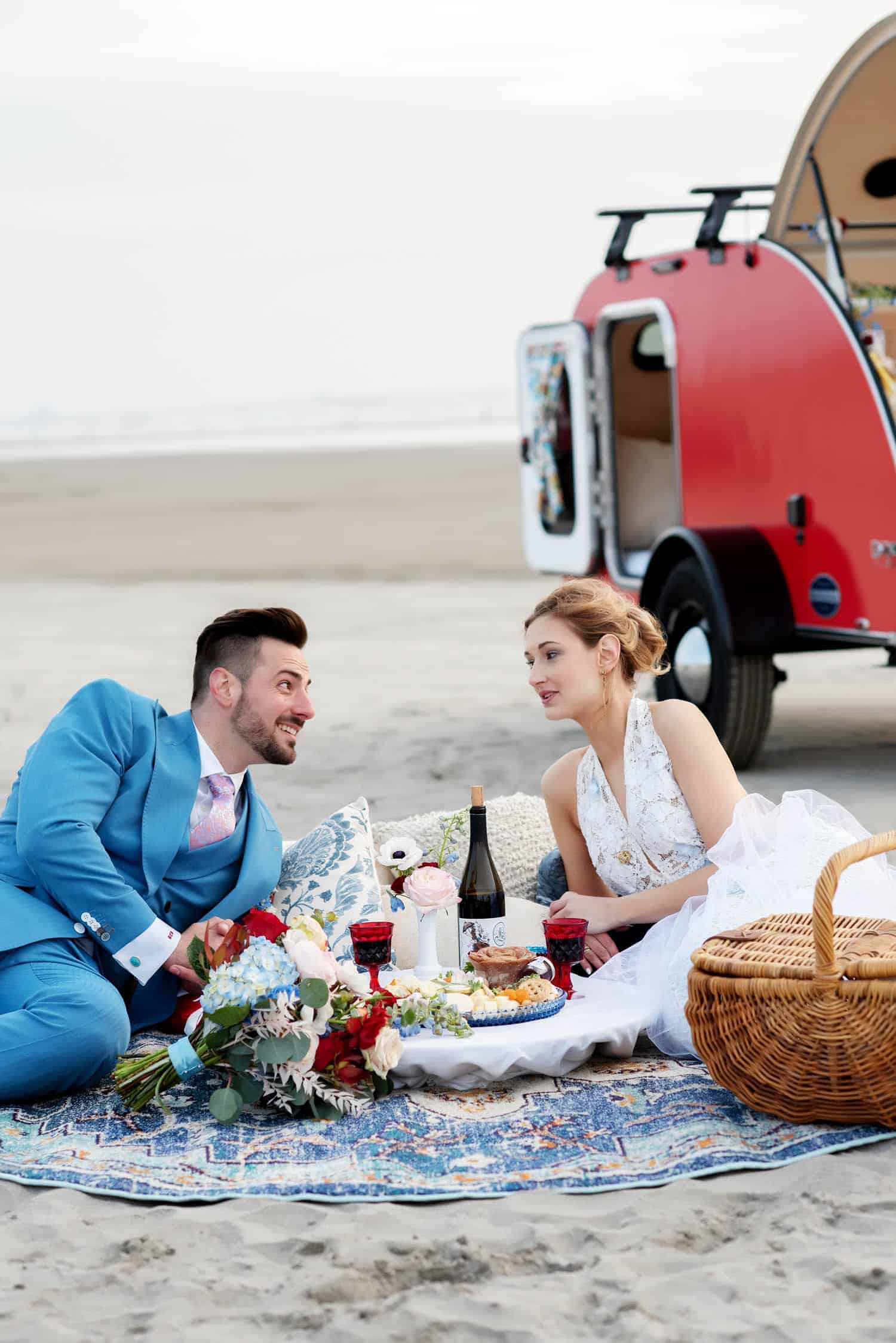 white blue and red wedding decor inspiration on oregon coast wedding picnic, elopement picnic, beach wedding, adventure elopement, charcuterie board, charcuterie picnic, bride and groom