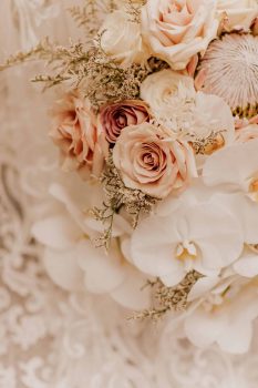 modern luxe wedding flowers in rose gold in a Portland Oregon wedding